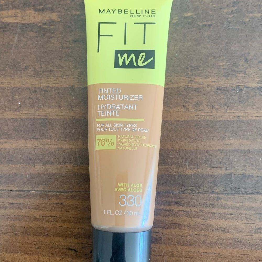 Maybelline Fit Me Tinted Moisturizer Tan 330
